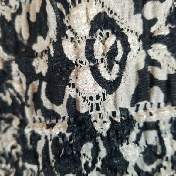 EAST 5TH SHIRT SLEEVE BLACK WHITE TOP. AT-LARGE. - Picture 8 of 16